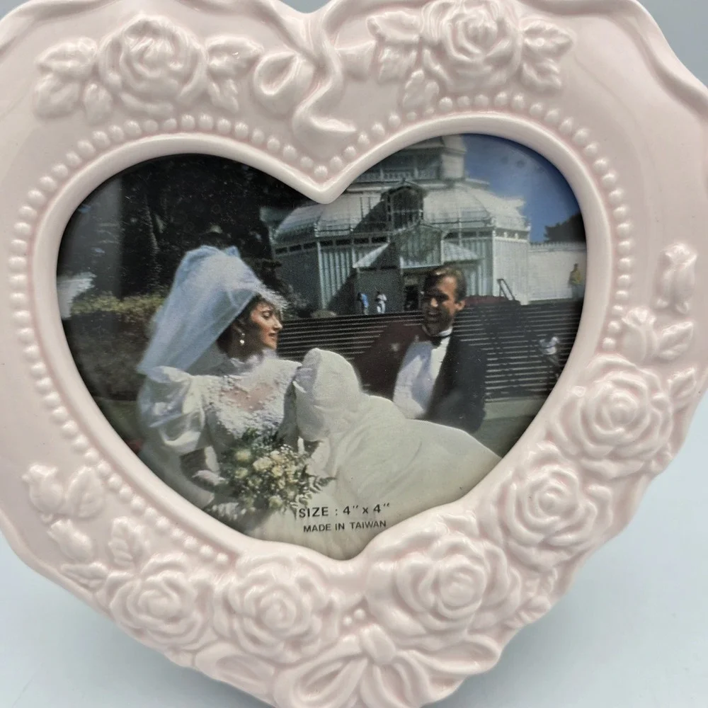 Vtg Pale Pink Heart Shaped & Roses Ceramic Picture Frame 4x4